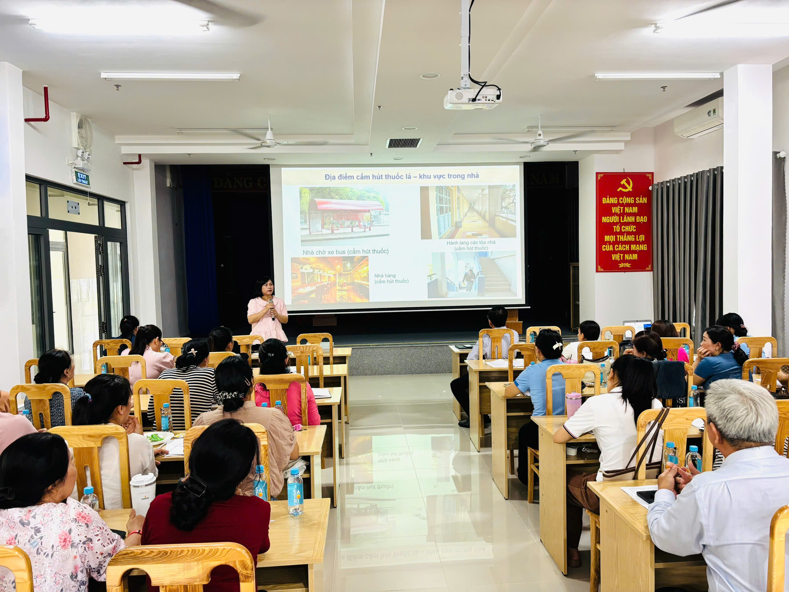 Nâng cao năng lực phòng, chống tác hại của thuốc lá cho cán bộ y tế cơ sở
